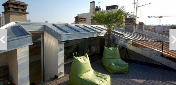 Des combles transformés en bureau avec terrasse